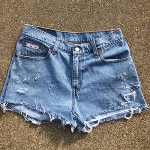 distressed levi shorts